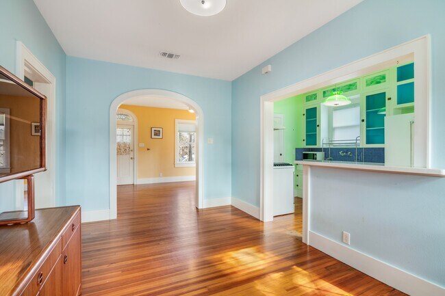 Building Photo - 4823 Fannin Dr