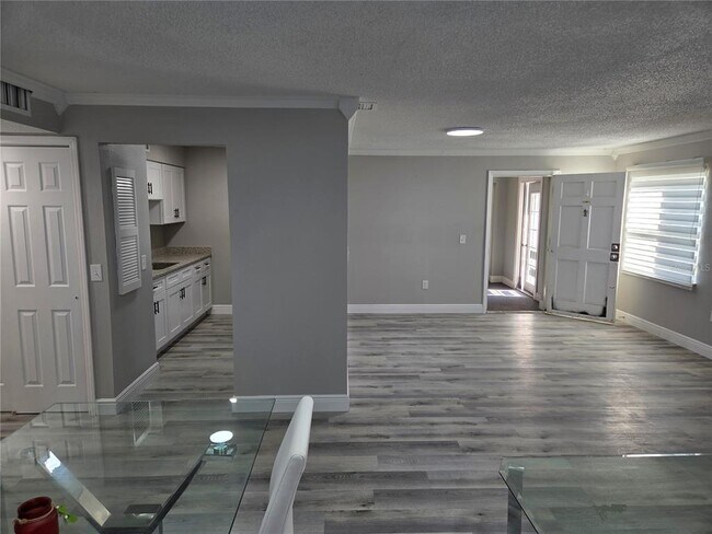 Building Photo - 9004 Tudor Dr