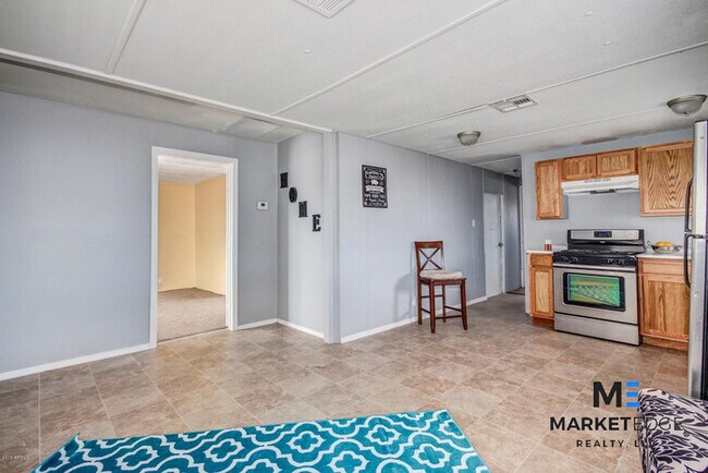 Building Photo - 2Bed/1Bath Home at 135th Ave/Glendale! JOI...