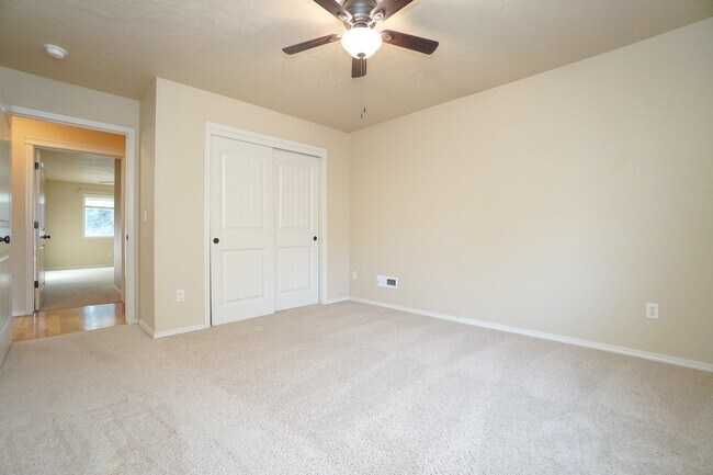 Building Photo - 2319 E Challis St