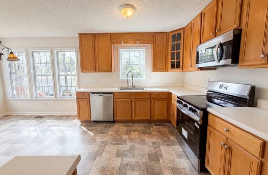 Building Photo - 412 Black Forest Dr