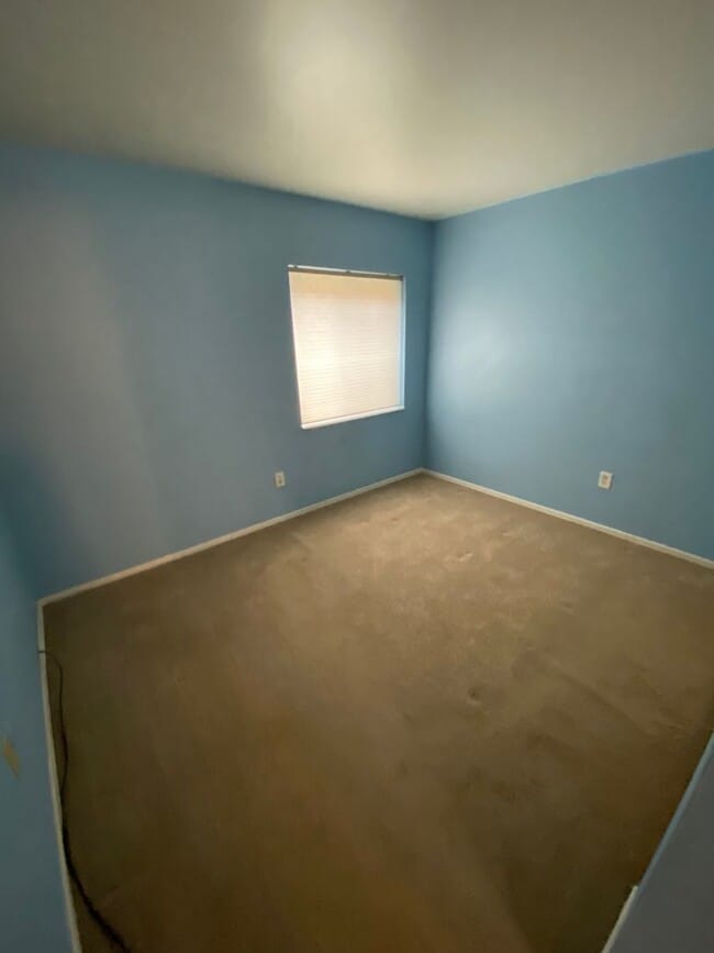 Building Photo - 2 Bedroom Condo with Balcony in a Quiet Building!
