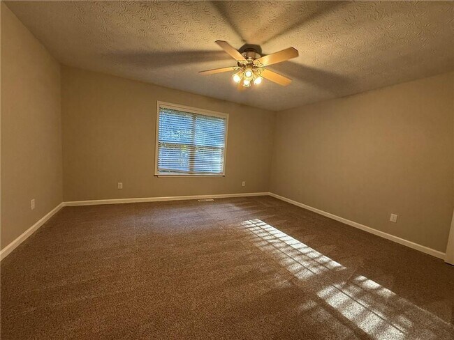 Building Photo - 1135 Hillcrest Glenn Cir