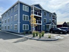 Building Photo - 4 ME-4