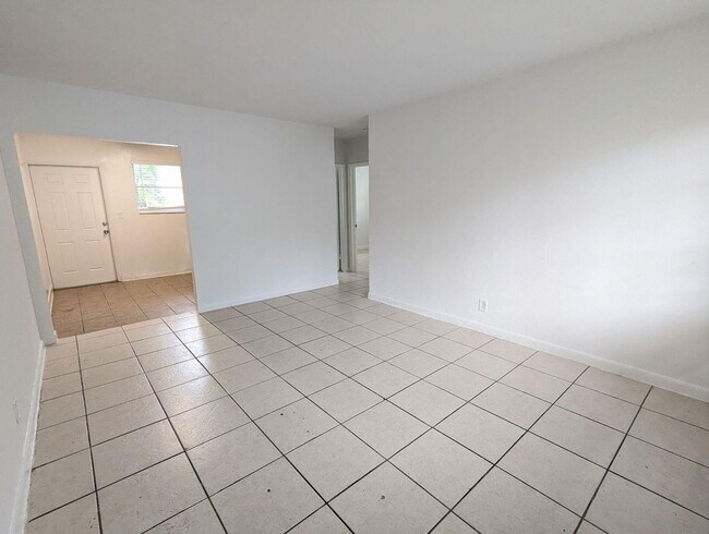 Building Photo - 107 SW 18th Ave