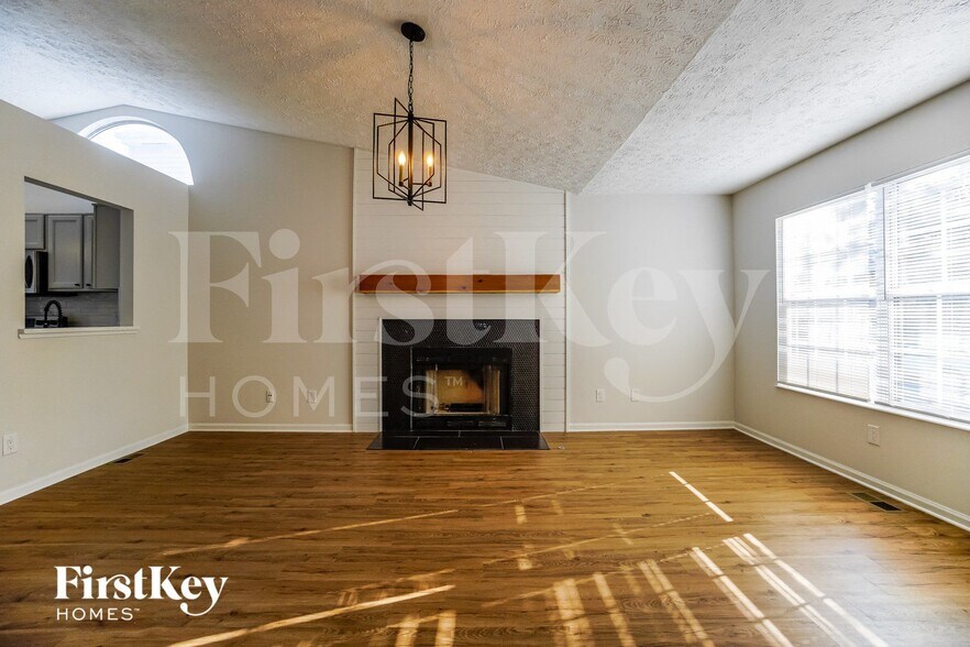 Building Photo - 2333 Hunterstown Dr