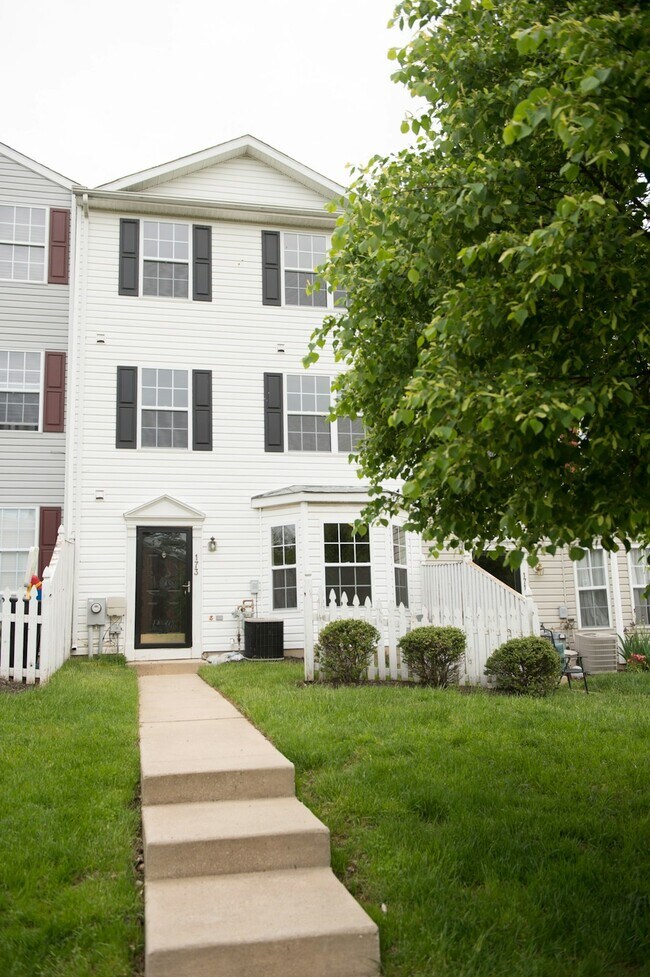 Building Photo - 173 Royalty Cir
