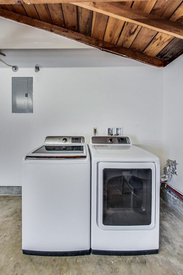 Building Photo - 4401 Castanos St