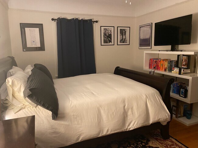 master bedroom - 618 N La Jolla Ave