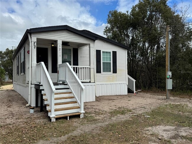 Building Photo - 3217 Old Tampa Hwy