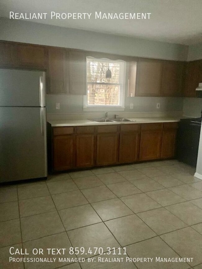 Building Photo - 215 Green St