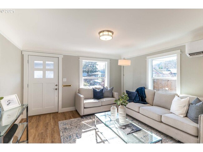 Building Photo - 8111 SE Taylor St