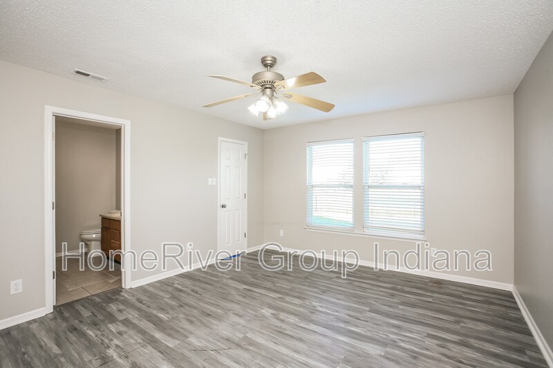 Building Photo - 6886 W Raleigh Dr