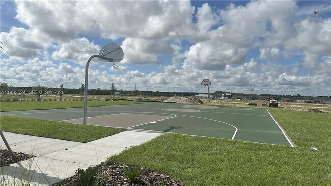 Building Photo - 303 Artemis St