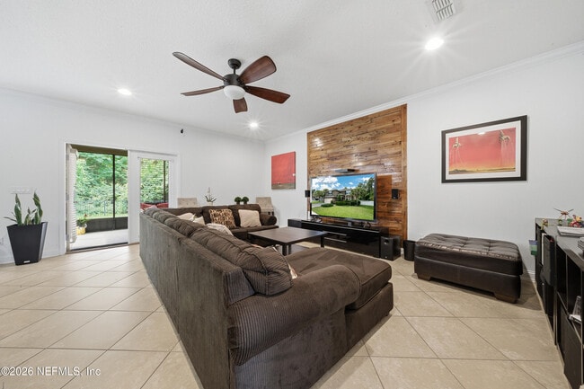 Building Photo - 705 W Kings College Dr