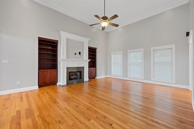 Building Photo - 3630 Amherst Dr