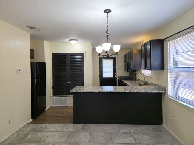 Building Photo - Chapel Road Area Duplex