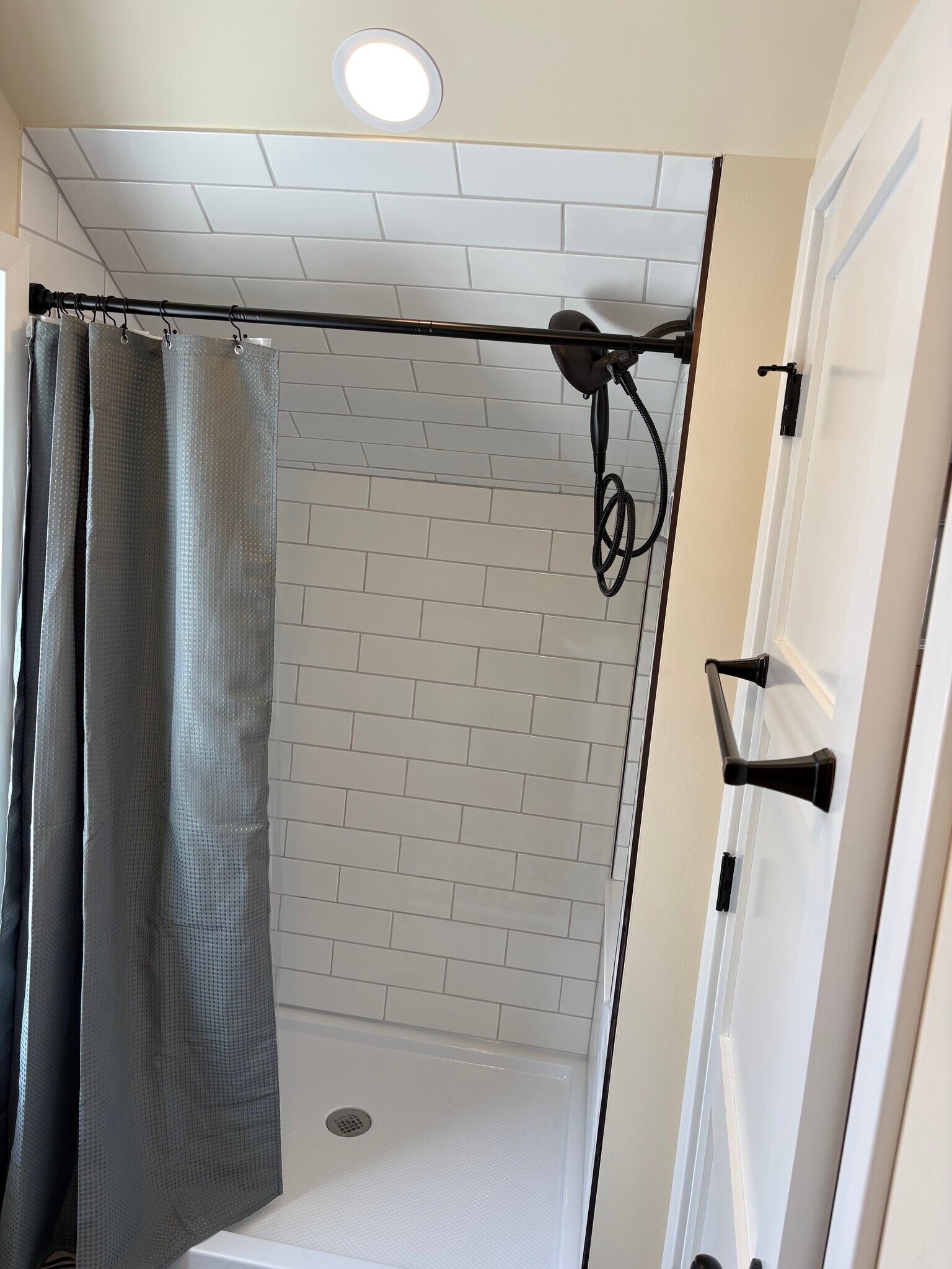 Building Photo - 1630 Round House Rd