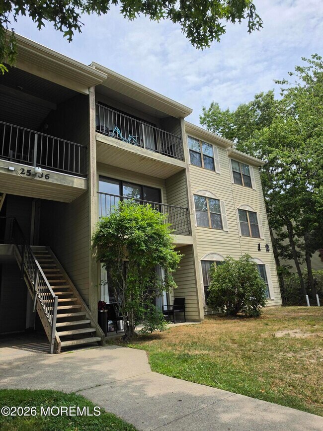 Building Photo - 26 Colonial Ct