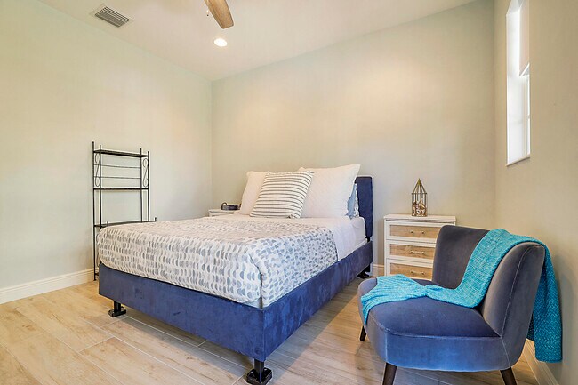 Building Photo - 140 Ocean Breeze Dr