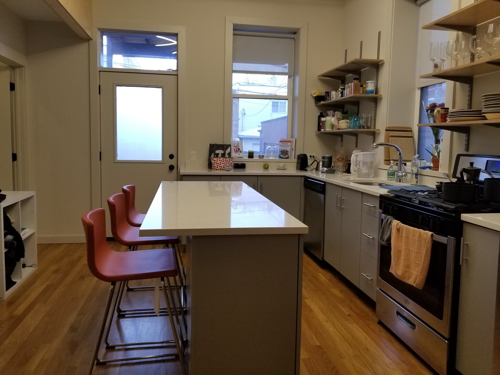 Building Photo - 1135 N Damen Ave