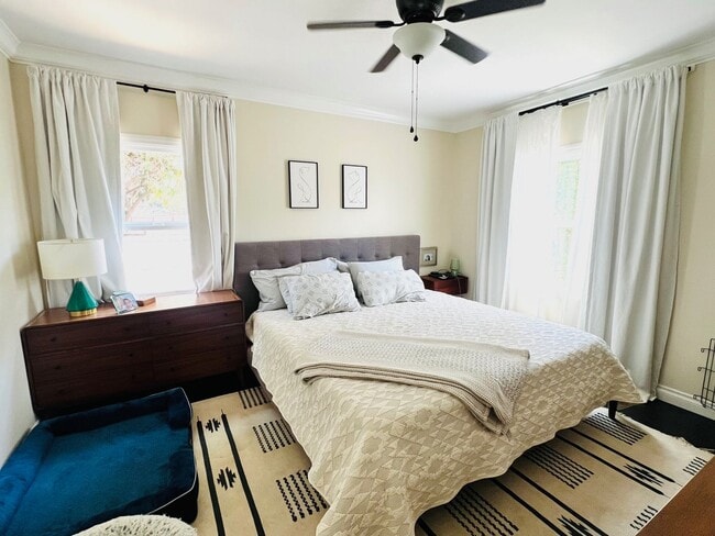 Building Photo - Charming Spanish 3 Bedroom Available!