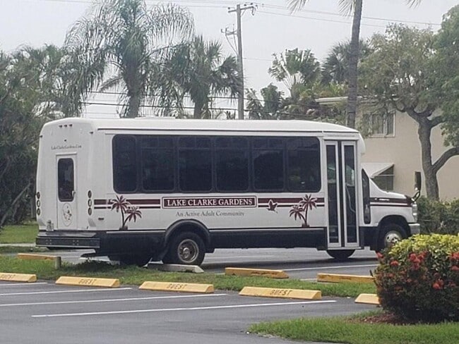 Building Photo - 2615 Garden Dr N