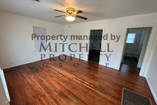 Building Photo - Welcom to 4017 S. Hughes! 2 bedroom, 1 Bat...