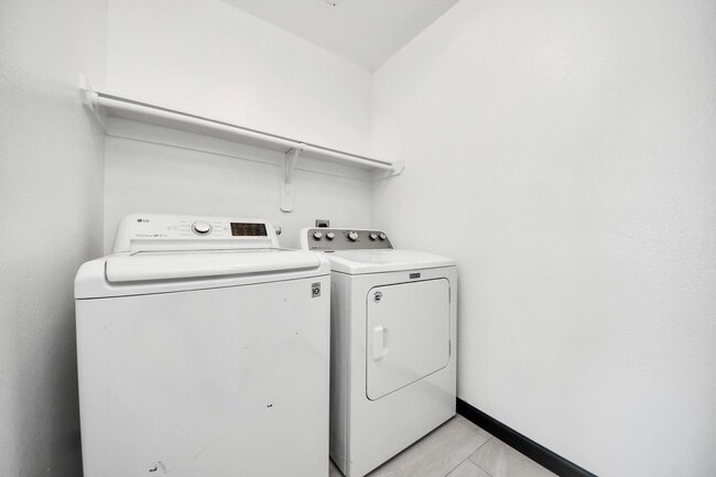 Building Photo - 3827 Dogwood Tr