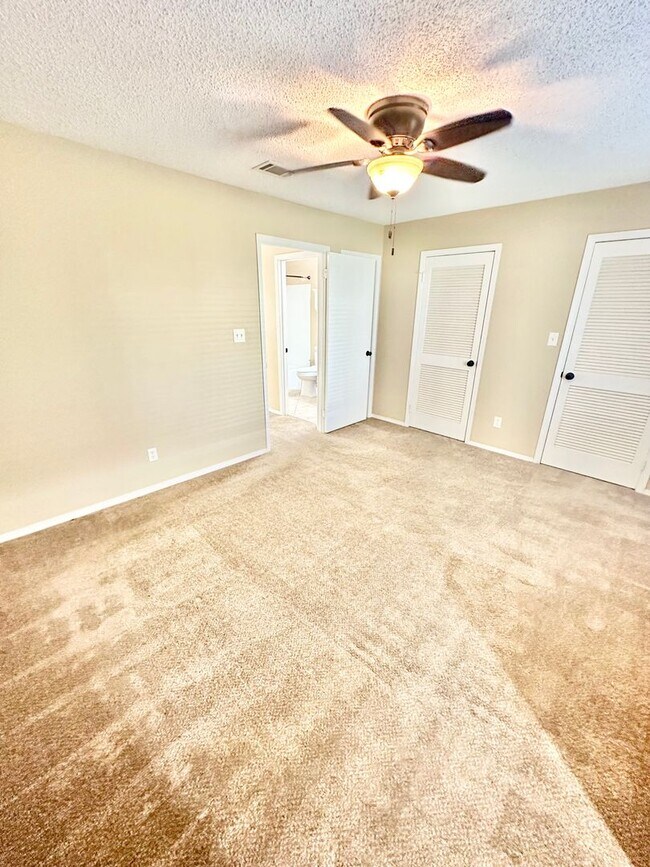 Building Photo - Nice 1 bedroom condo for rent in Miramar Beach w/ a community pool!