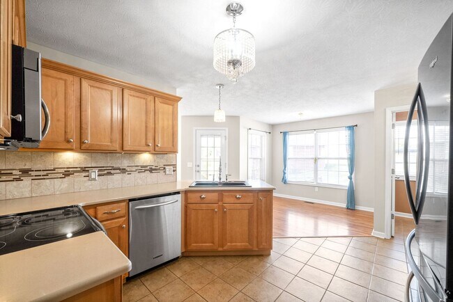 Building Photo - Pet Friendly Three Bedroom with Bonus!