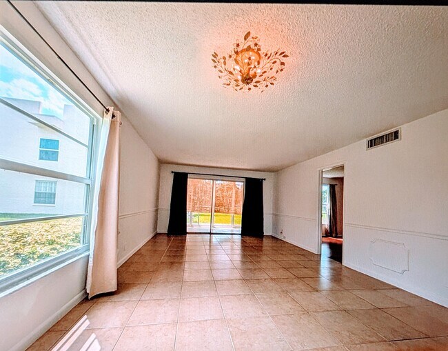 Building Photo - 2700 Fiore Way