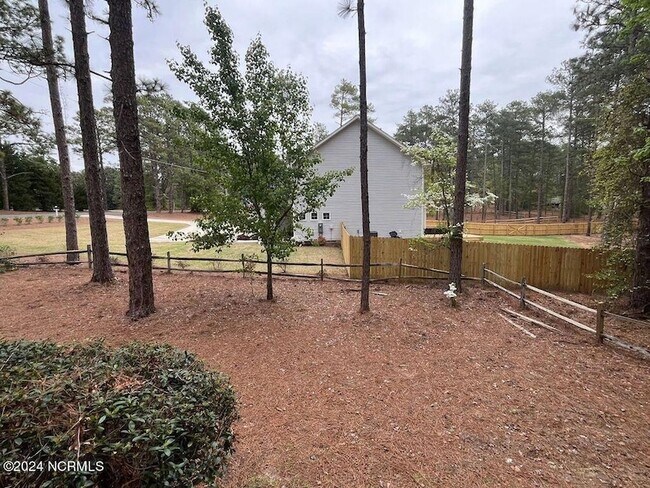 Building Photo - 220 Drumar Ct