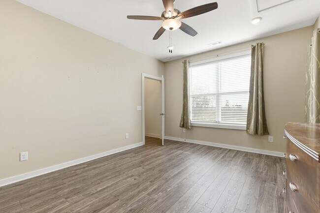 Building Photo - 1170 Dickerson Rd