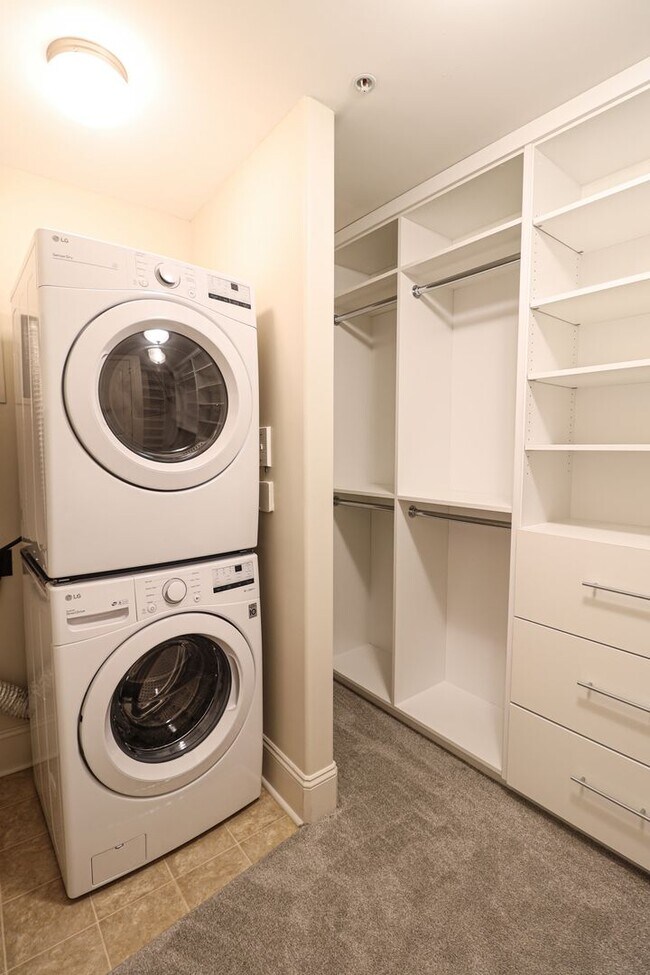 Building Photo - (Coming Soon) Piedmont Row Condo!