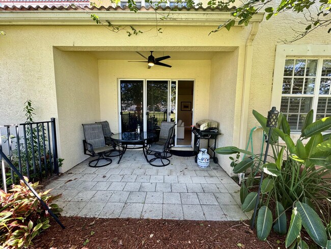 Building Photo - 4488 Hickory Dr