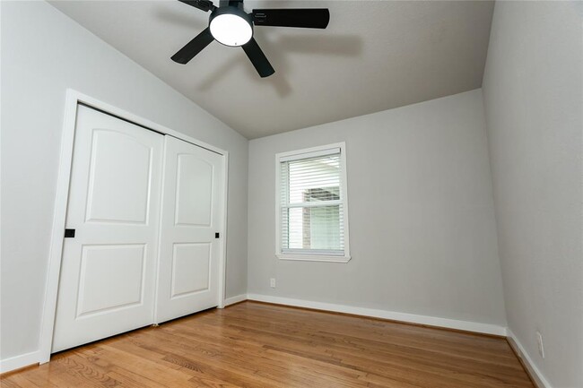 Building Photo - 10937 Greenwillow Dr