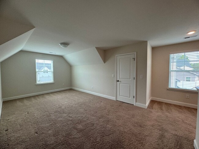 Building Photo - Spacious 4BR 3BA home in Northern Greensboro