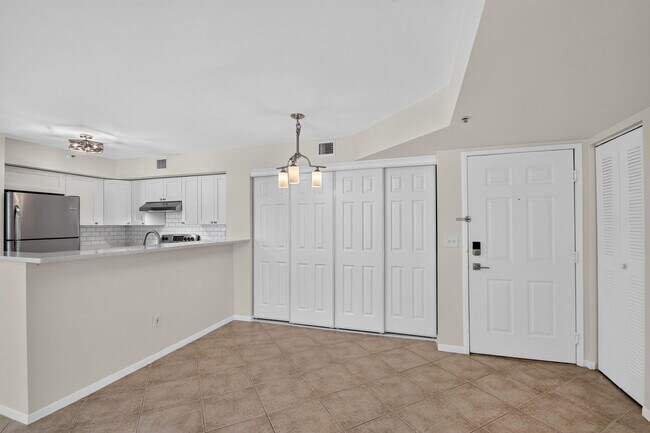 Building Photo - 107 Yacht Club Way