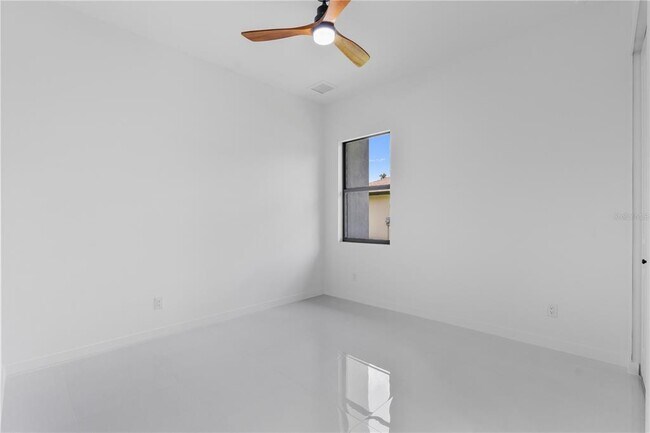 Building Photo - 10070 Flat River St