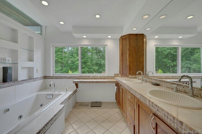 Building Photo - 107 Holly Pl