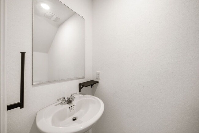 Building Photo - 5703 Dewberry Run