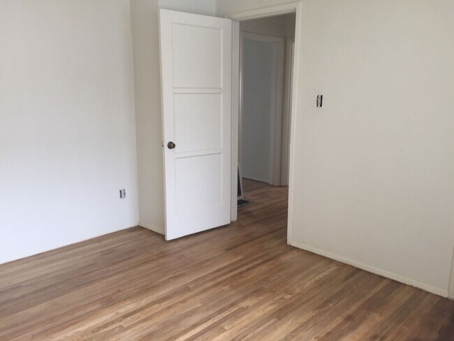 Building Photo - 4848 N Lakewood Blvd
