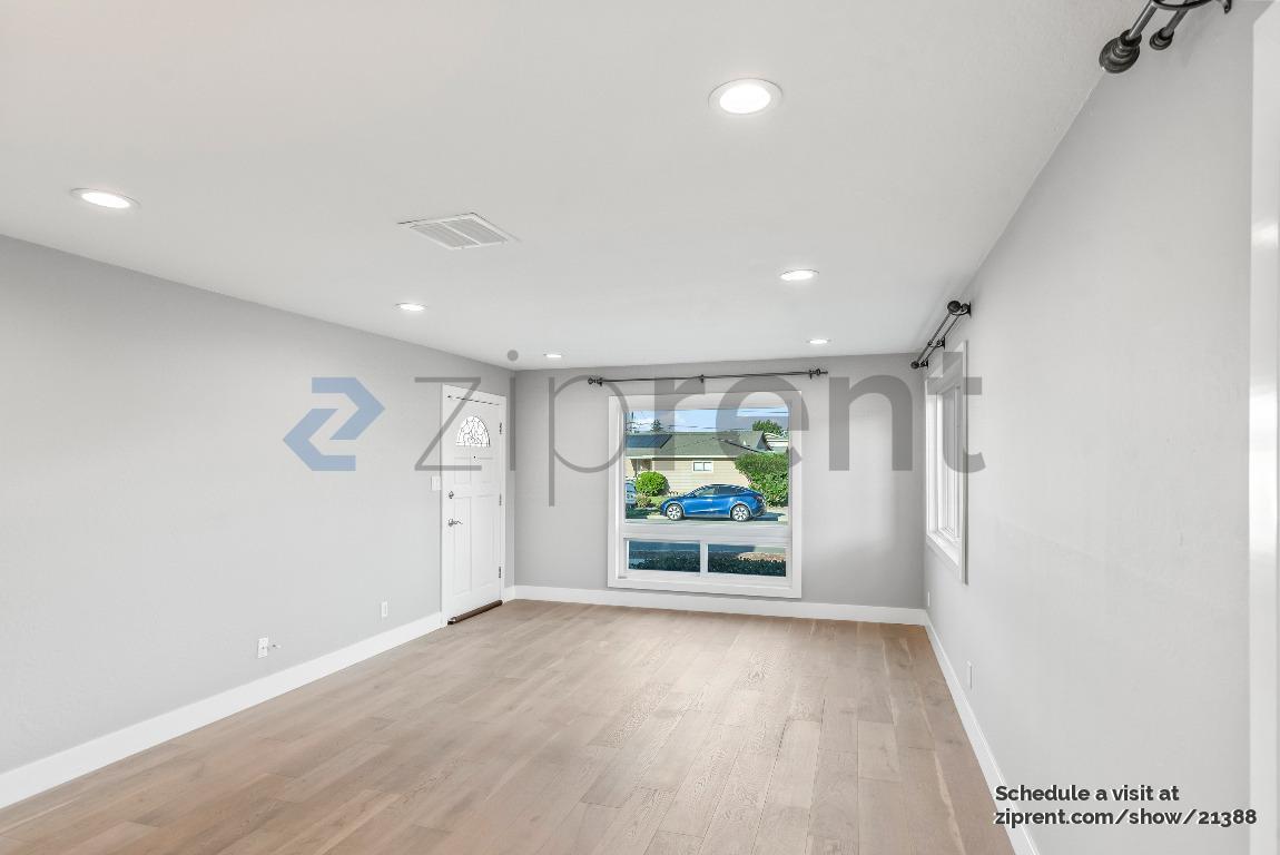 Building Photo - 2435 Denevi Dr