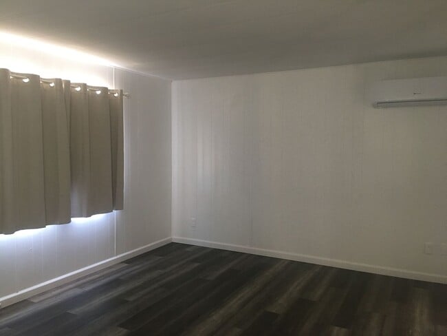 Building Photo - 3 Bedroom, 2 Bathroom Home