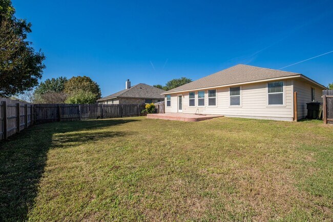 Building Photo - 3 Bedroom, 2 Bath Home in the Village of Berry Creek