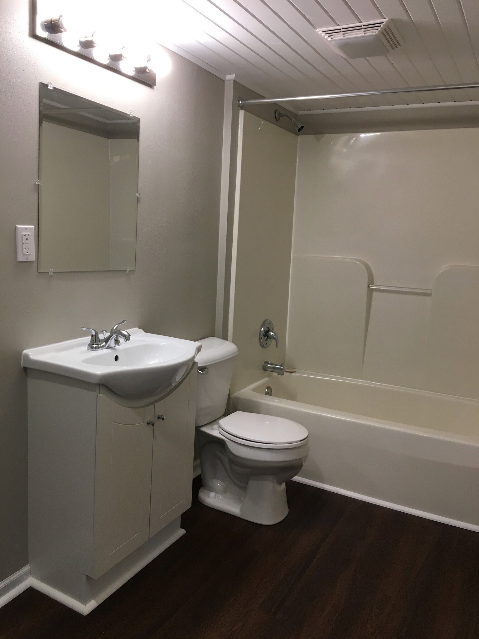 Building Photo - 223 N West St