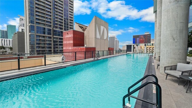 Building Photo - 398 NE 5th St