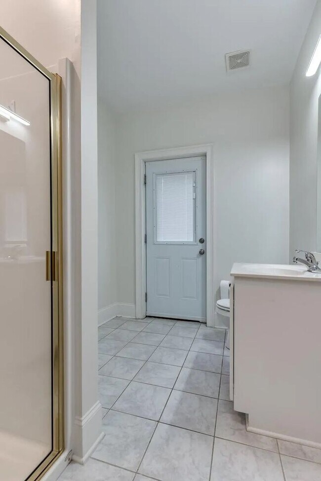 Building Photo - Beautiful home in Lake Carolina Harborside with Fully Equipped Private Apartment