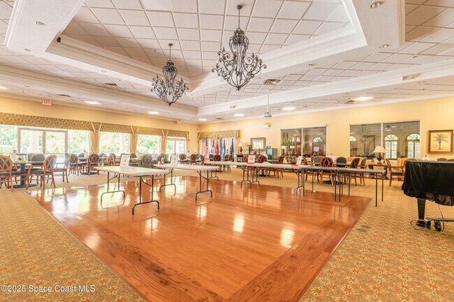 Building Photo - 1442 Areca Palm Dr